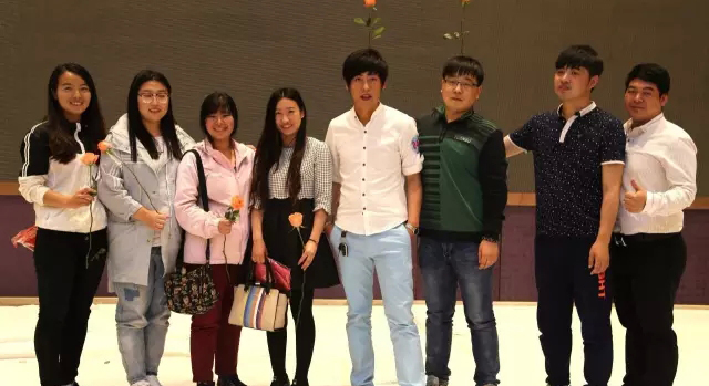 “相親”相愛 親如一家